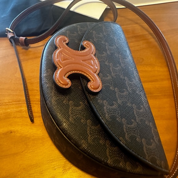 BESACE CUIR TRIOMPHE IN TRIOMPHE CANVAS AND CALFSKIN gently used no scratches - Picture 13 of 14